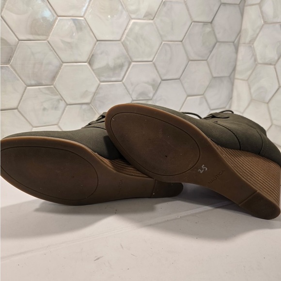 Nautica Womans Olive Green Wedge Bootie Sz 10 Lace Up Great Condition Faux Suede - Picture 7 of 9